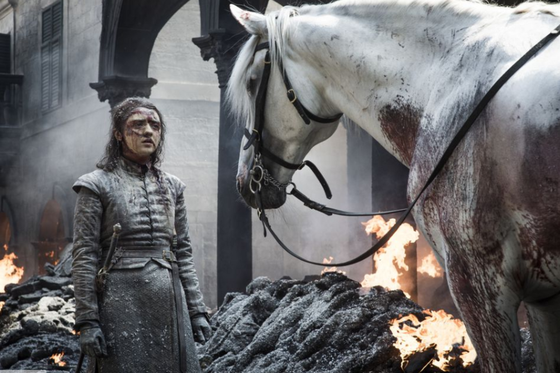 Белая лошадь взбудоражила фанатов 'Игры престолов': откуда она взялась и что значит