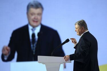 Порошенко наградил орденом фигуранта уголовного дела