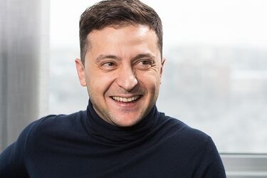 'Зеленский хочет подкупить мелкие партии': что известно о досрочных выборах в Раду