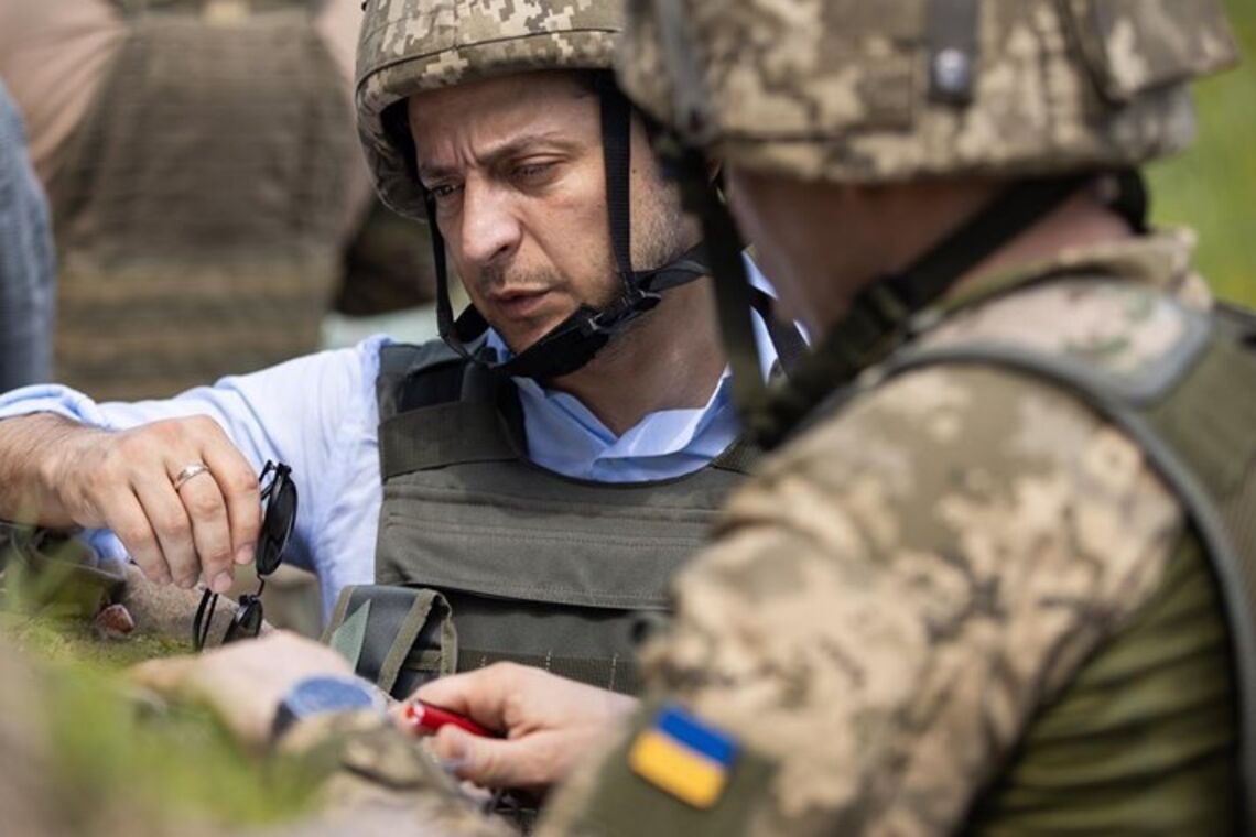 Зеленський на Донбасі і у військовій формі підірвав мережу
