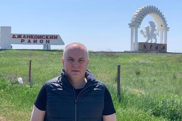 Нардеп Шуфрич устроил с женой романтическую поездку в Крым: там его поздравляли с Зеленским