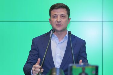 Зеленский разозлил своих ярых сторонников идеей с всеобщим декларированием: его советнику пришлось разъяснять