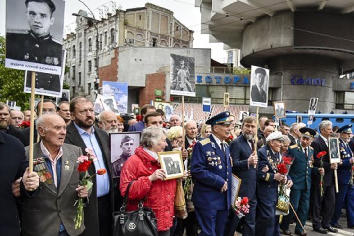 'Москалів на ножі': відео, як зустріли 'Безсмертний полк' в Києві