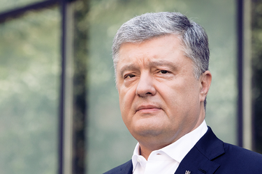 Порошенко вибивається вперед? Що показало останнє опитування на вибори