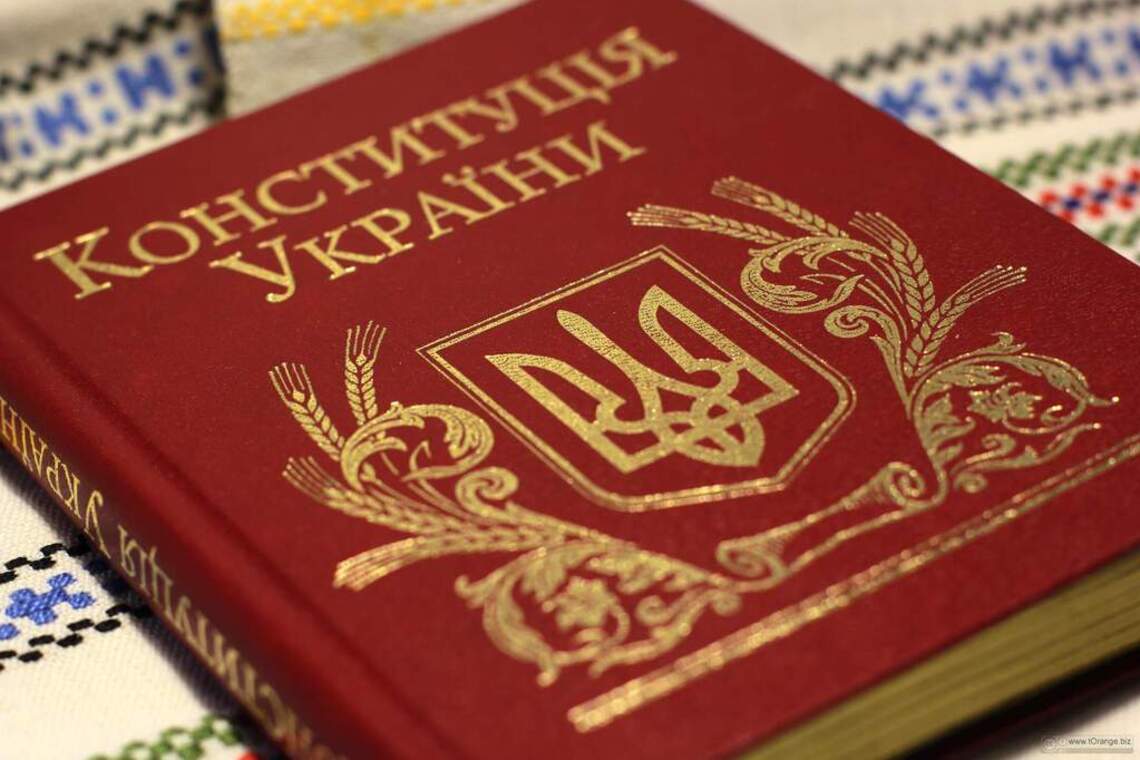 'Носителем и единственным источником всей этой х*йни является народ': в сети шутят о Дне Конституции Украины
