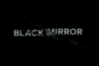Где смотреть сериал 'Черное зеркало' 5 сезон на русском языке