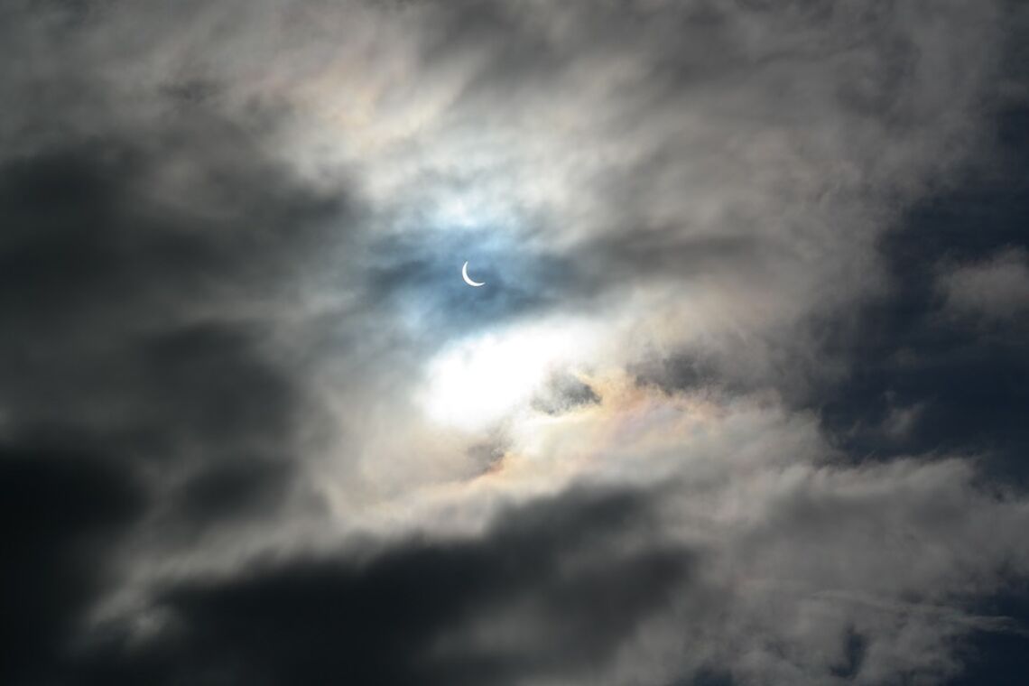 О котрій і де дивитися повне сонячне затемнення: відео онлайн