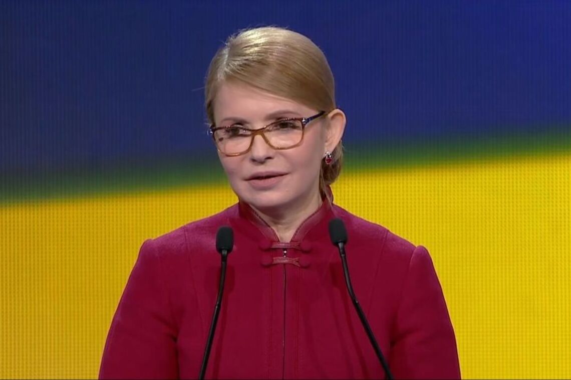 Тимошенко показала, как хочет положить свою сосиску в шаурму Зеленского