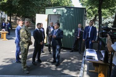 Полторак після поштовху від Зеленського зробив заяву і показав фото