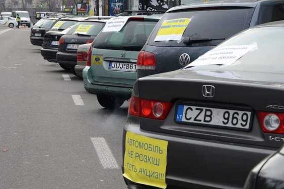 Евробляхи з 24 серпня поза законом: автовласники погрожують новими протестами