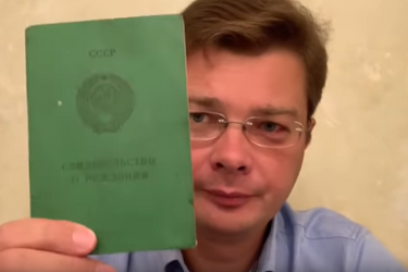 Одиозный блогер в День флага Украины посвятил Зеленскому оду ностальгии по СССР