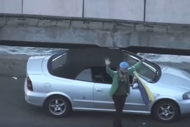 Чи був Олексій Белько в неадекваті? Відео затримання на мосту Метро викликало нові питання