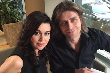 'А ты не отворачивайся!' Анастасия Заворотнюк расплакалась и упрекнула мужа, видео