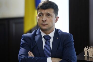 'Хтось повинен заплатити': Зеленський повертає податковій функції рекету