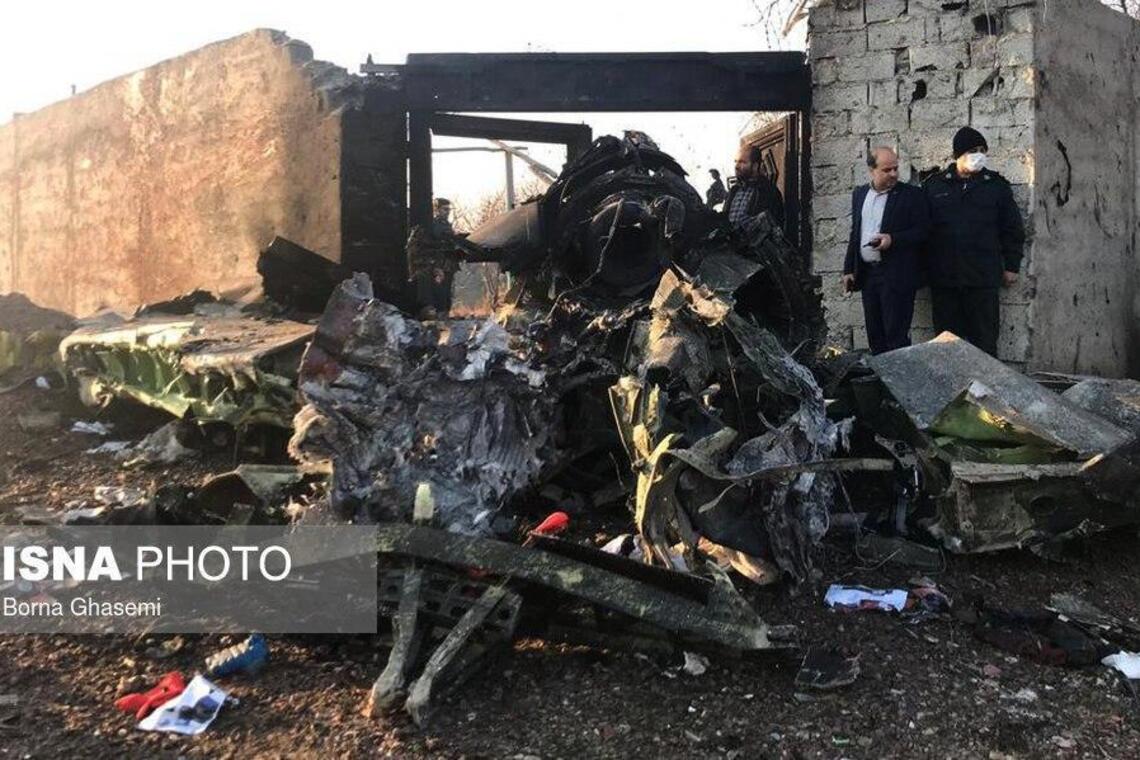 Падал горящим: назвали причину крушения украинского самолета МАУ в Иране, фото и видео