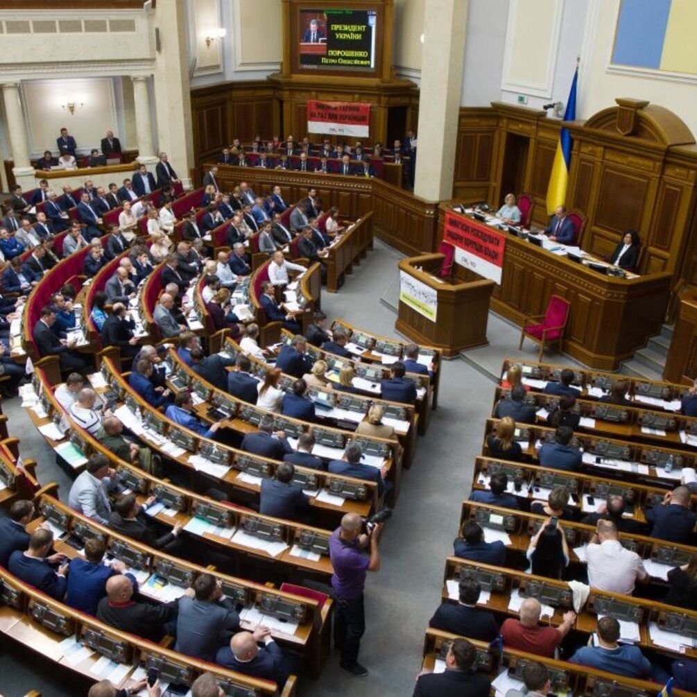 Самогон в Україні дозволять варити і продавати: деталі законопроєкту 'слуг'