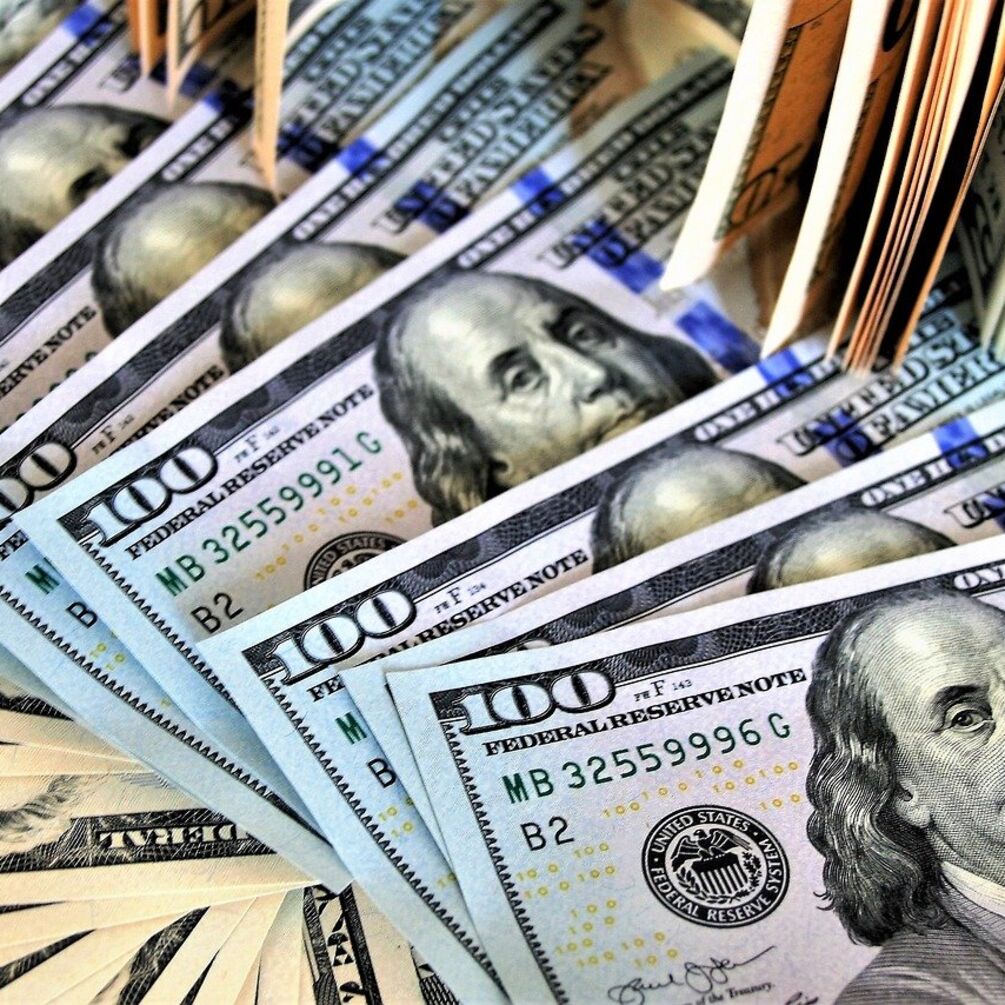 Доллар и евро в Украине подорожали: опубликован курс валют