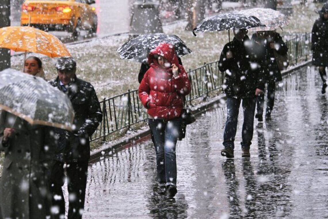 В Україні оголосили штормове попередження через вітер та ожеледицю