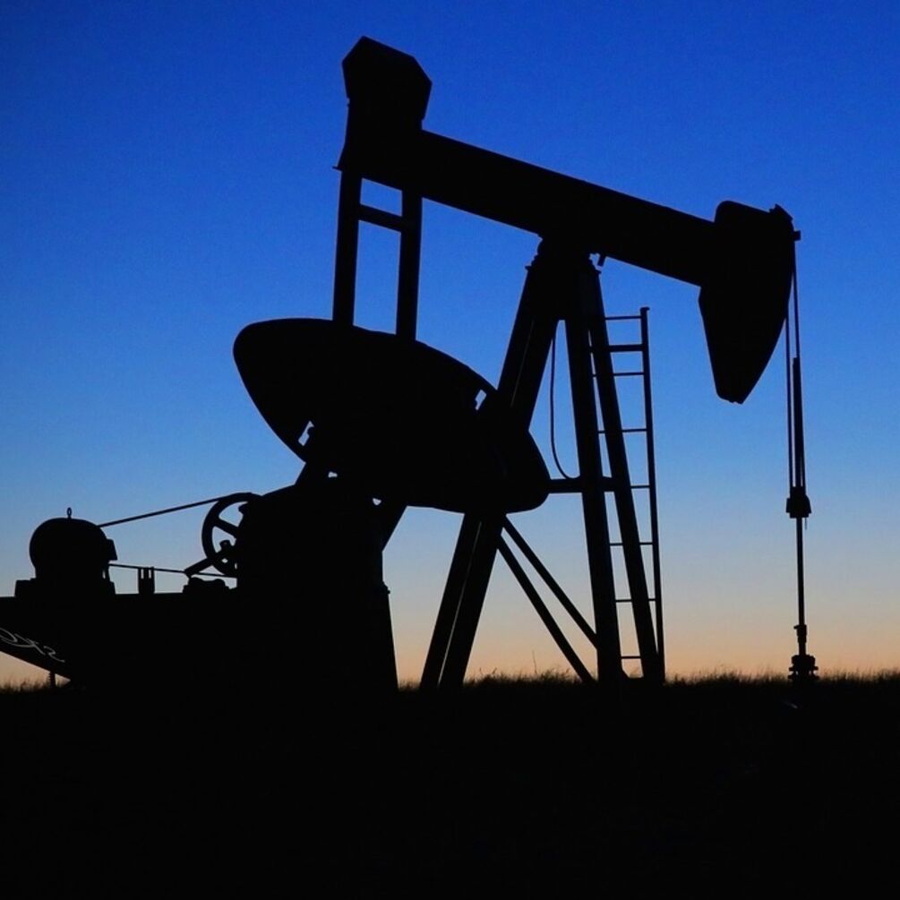 Цены на нефть выросли до максимума с конца февраля