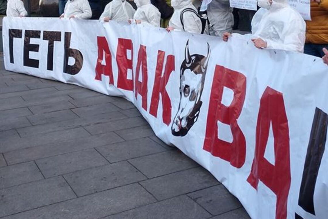 'Долой Аваковирус'. Под зданием ОП активисты требуют отставки министра МВД, видео