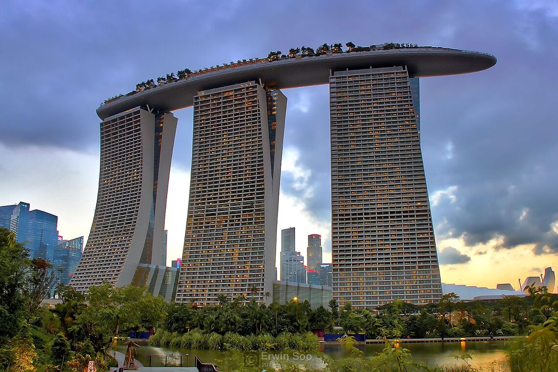 Величні вежі Сингапуру. Марина Бей Сендс.