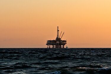 Цена нефти Brent поднялась выше 33 долларов