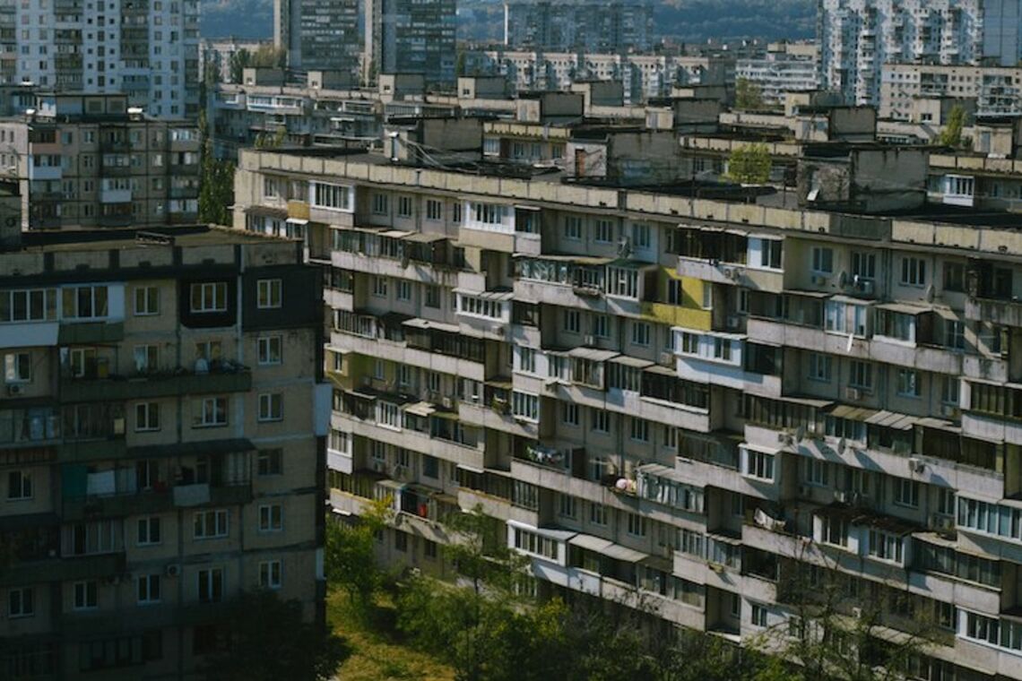 В Україні вийде документальний фільм про засклені балкони.