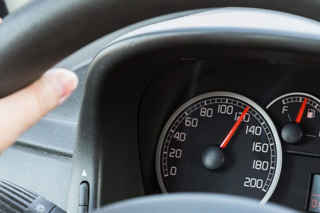 В Україні можуть збільшити ліміт перевищення швидкості: нові цифри