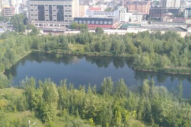 В центре Киева вокруг строительного котлована, где образовалось озеро, создадут парк