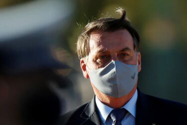 Журналисты обвиняют больного президента Бразилии в умышленном распространении COVID-19