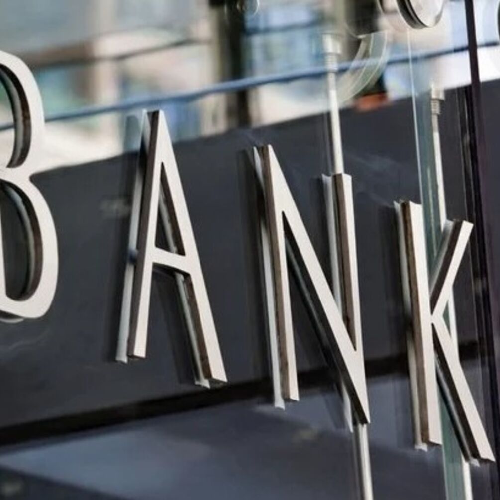 Українцям можуть закрити банківський рахунок без їхнього відома: як і чому