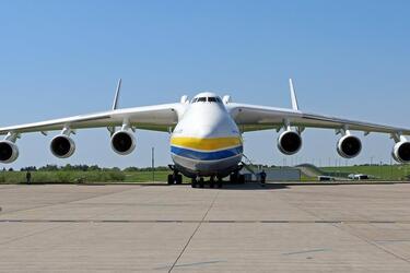 Український літак 'Мрія' доставив до Ізраїлю військовий вантаж з США: ефектне відео приземлення
