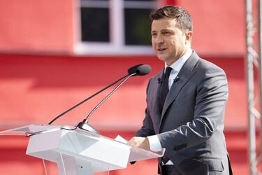 Зеленський оголосив всенародне опитування 25 жовтня