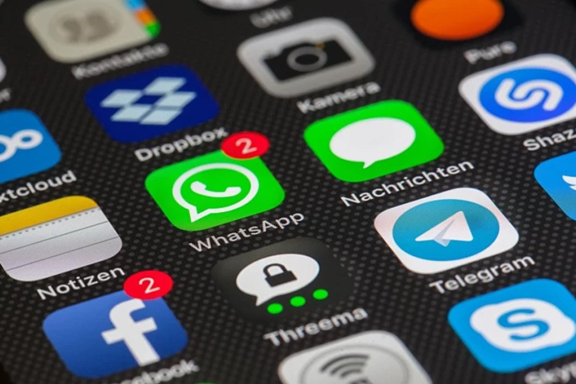 Злив даних в Facebook: користувачі WhatsApp масово йдуть у Telegram і Signal
