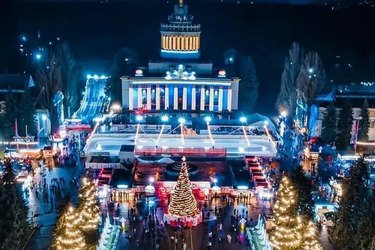 На ВДНХ в Киеве отпраздновали Новый год массовыми гуляниями и зазывают на Рождество