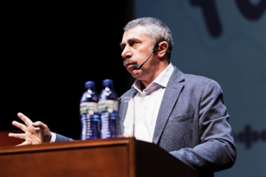 Евгений Комаровский