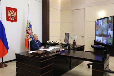 Путін випробував на собі назальну вакцину