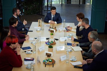 Зеленский устроил эмоциональную перепалку с журналистом Бутусовым