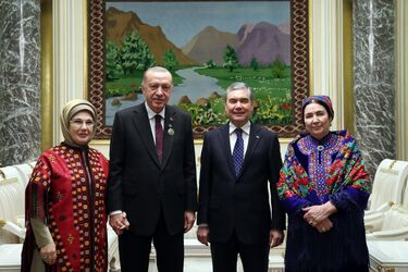 президент Туркменистана с женой