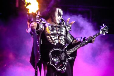 Джин Сіммонс