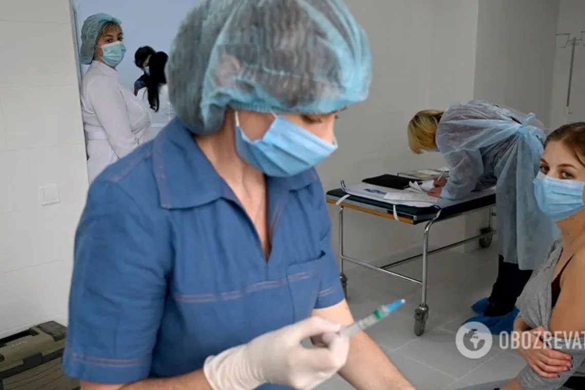 В Украине за сутки вакцинировали более 10 тысяч человек