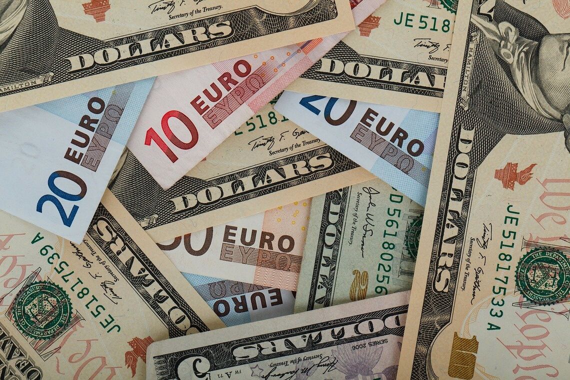 Долар подорожчав за вихідні: скільки коштує валюта в Україні