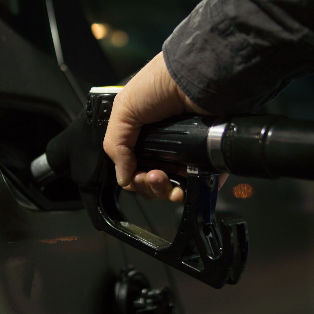 Якими будуть ціни на бензин і дизпаливо в Україні: озвучений прогноз