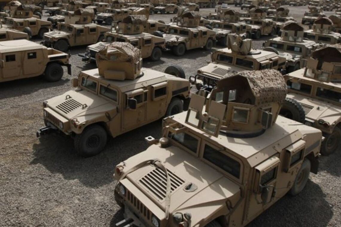 Американцы перед уходом из Афганистана вывели из строя вертолеты, бронемашины и системы защиты в аэропорту Кабула