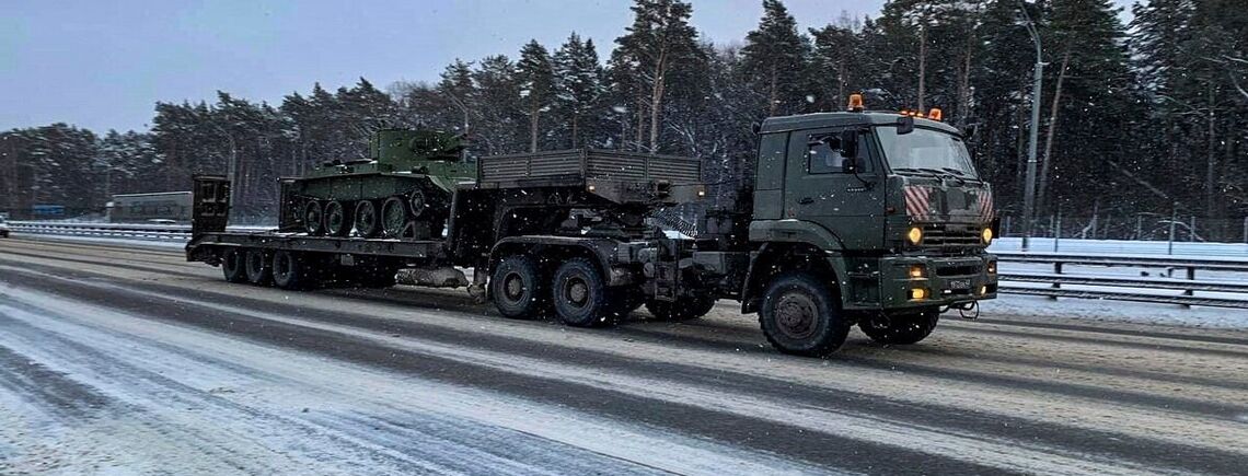 Лагерь военной техники РФ заметили в 200 км к северу от Киева 