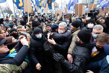 Петр Порошенко и сторонники