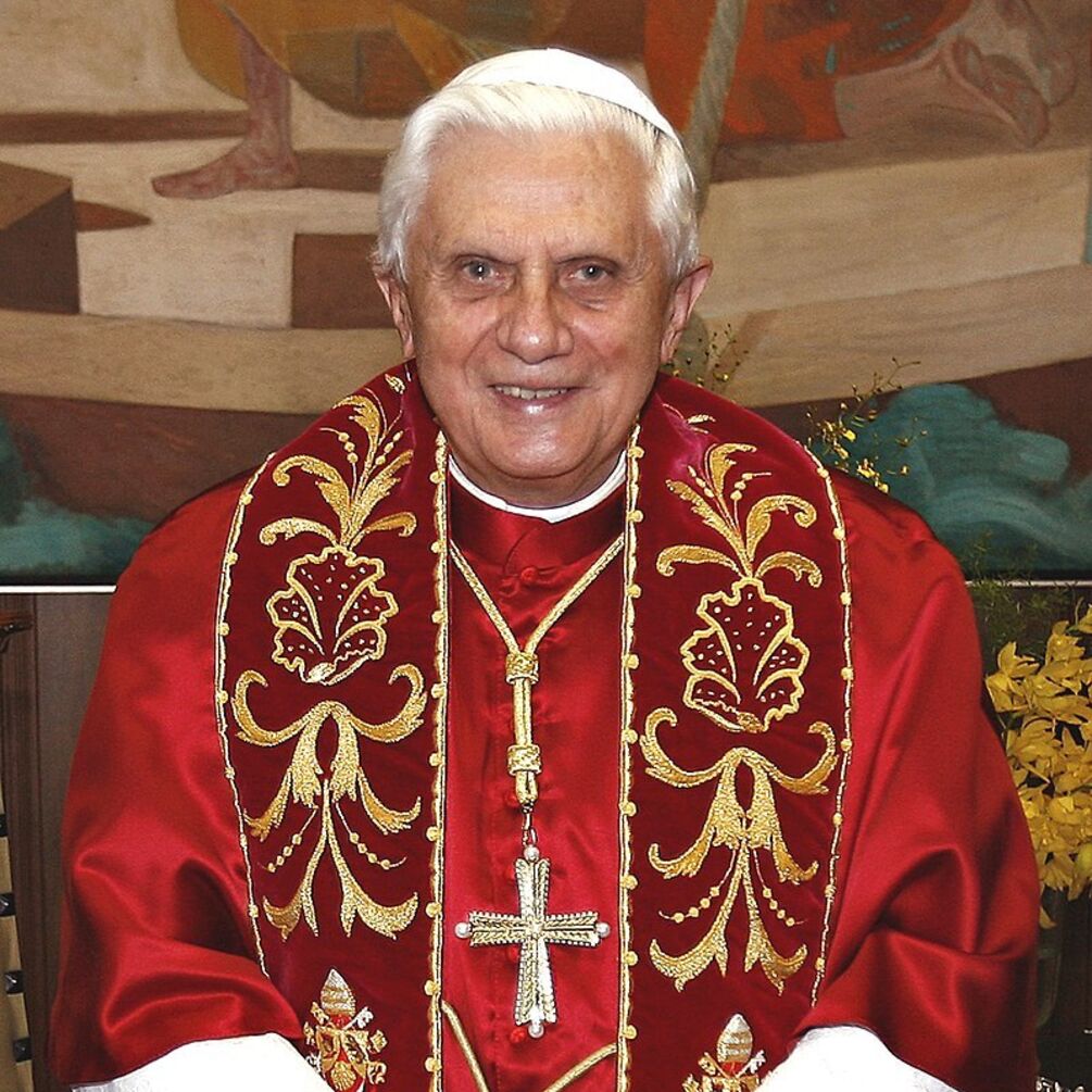 Бывшего папу Римского Бенедикта XVI обвинили в причастности к преступлениям