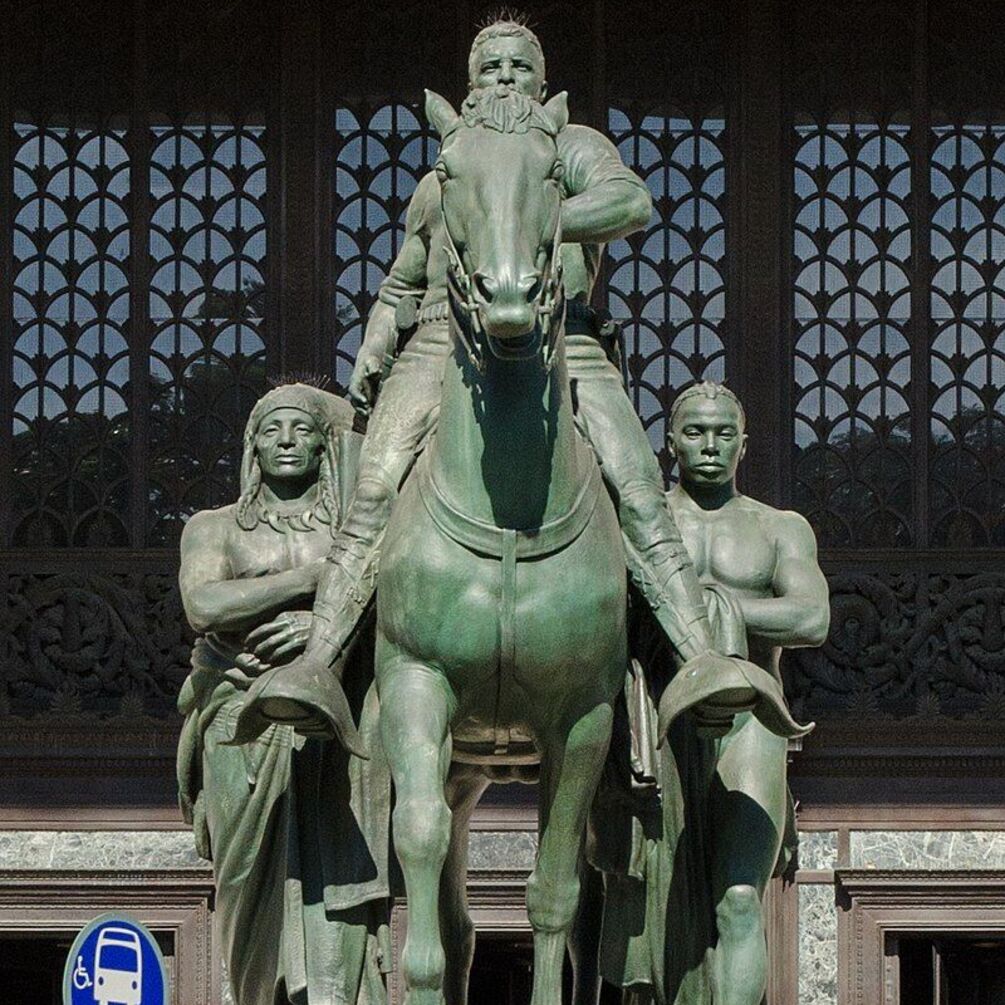 В Нью-Йорке убрали статую Теодора Рузвельта из-за BLM