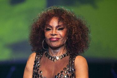 Эльза Соарес