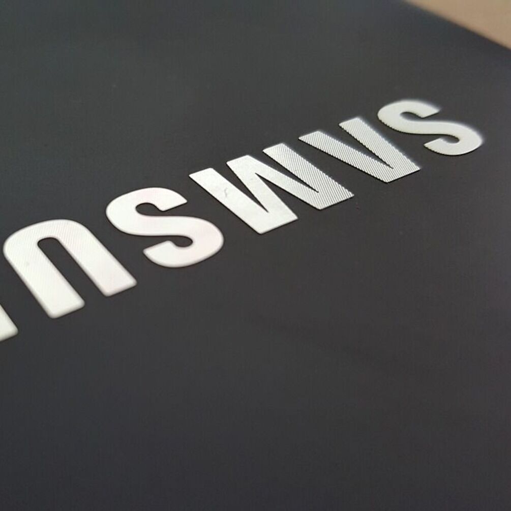 Samsung оскандалилась с 'мусульманской' рекламой с трансвеститом  